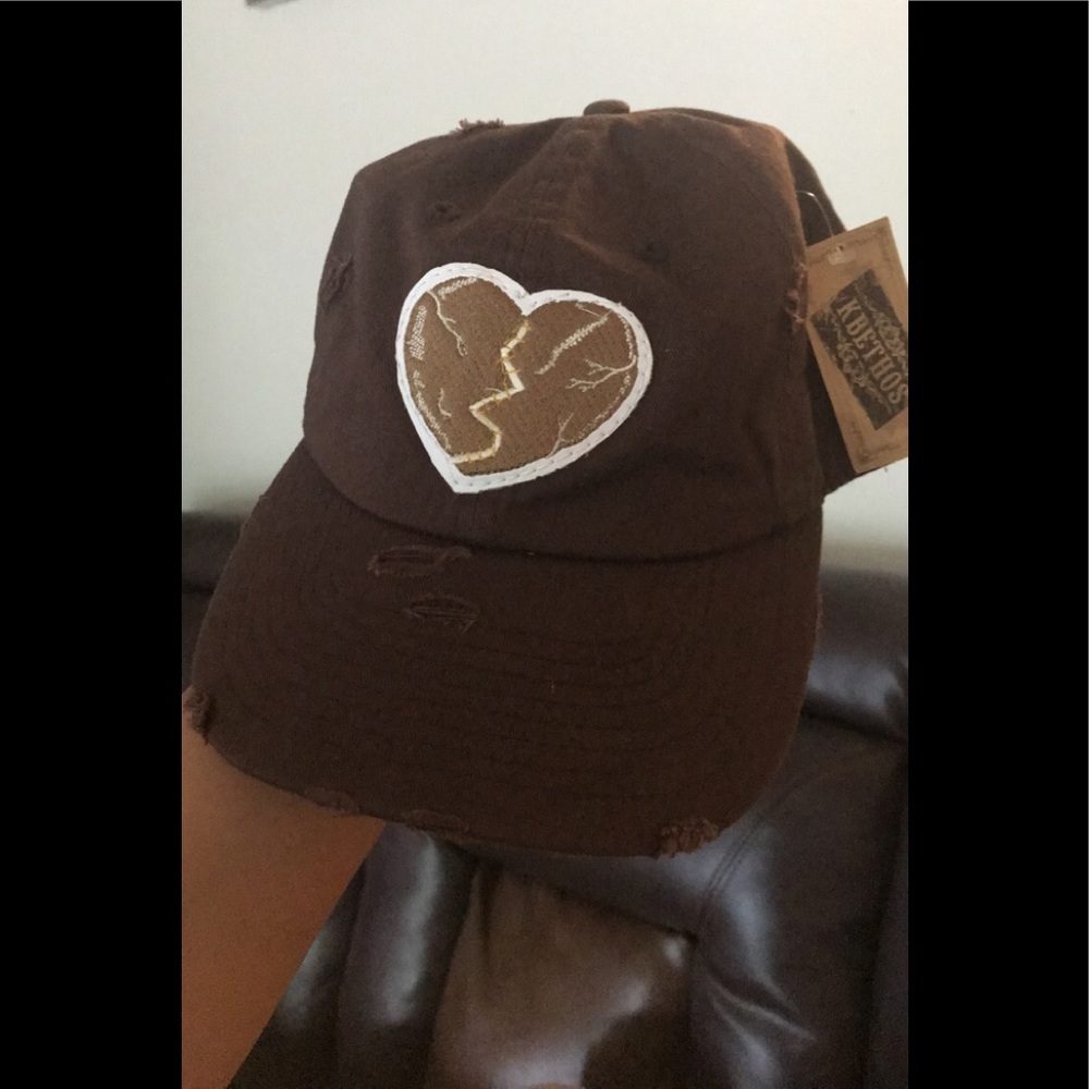 Broken heart 💔 cap 🧢